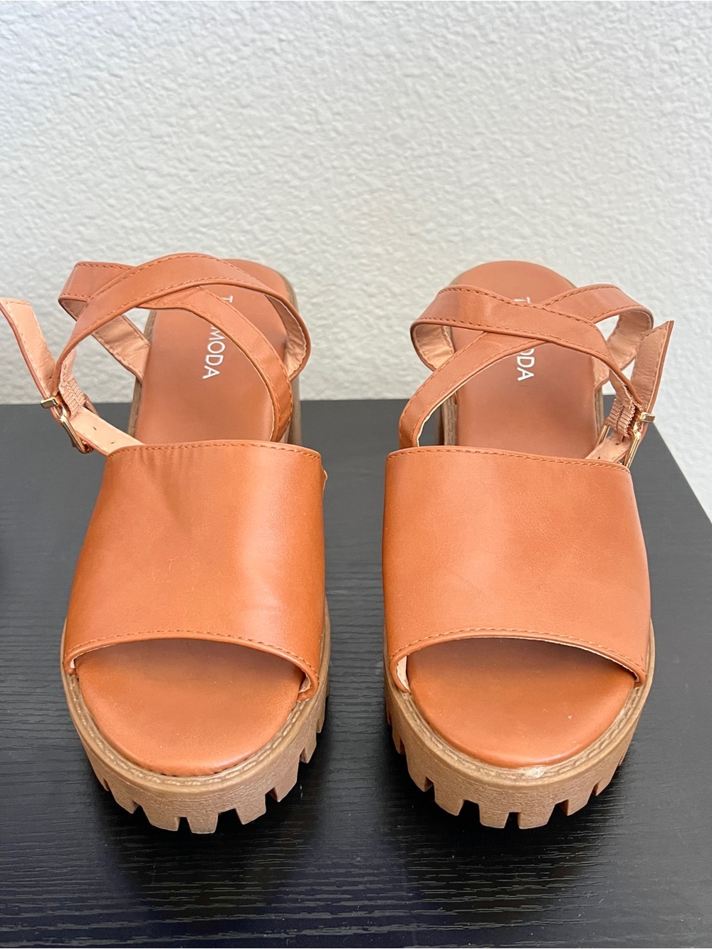 TOP Moda Tan Platform Chunky Heel Sandals with Gold Buckle - Picture 3 of 9